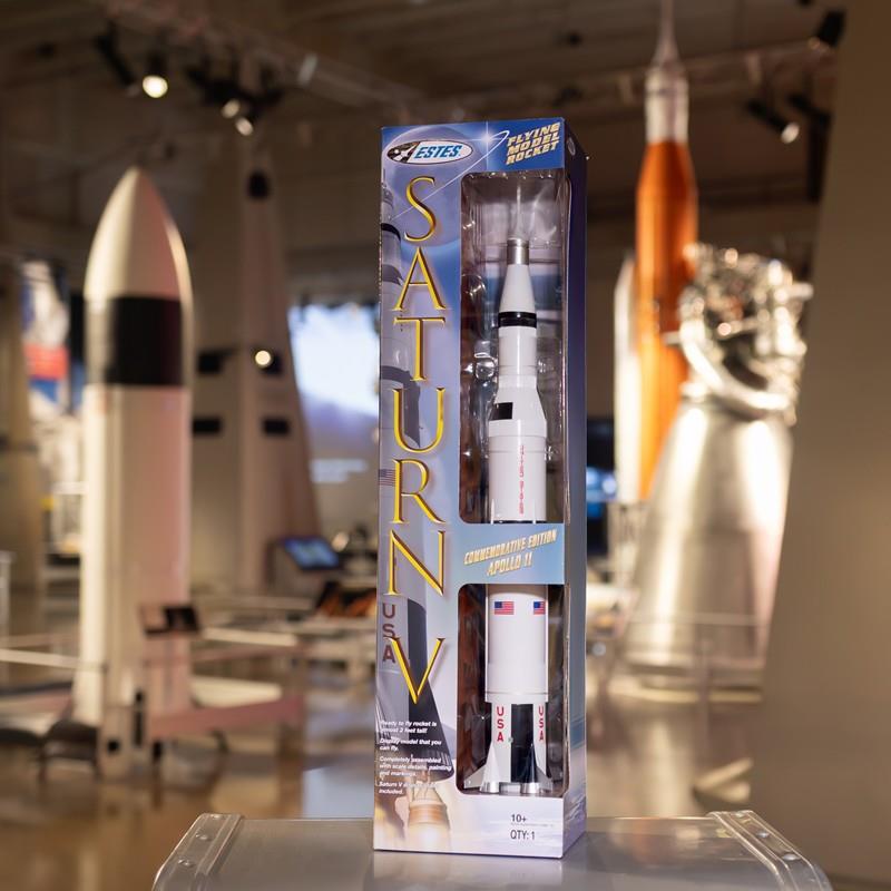 Saturn V 1/200 Scale Model,2160